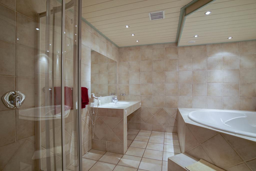 ホテル マキシム ランゲンフェルト 部屋 写真